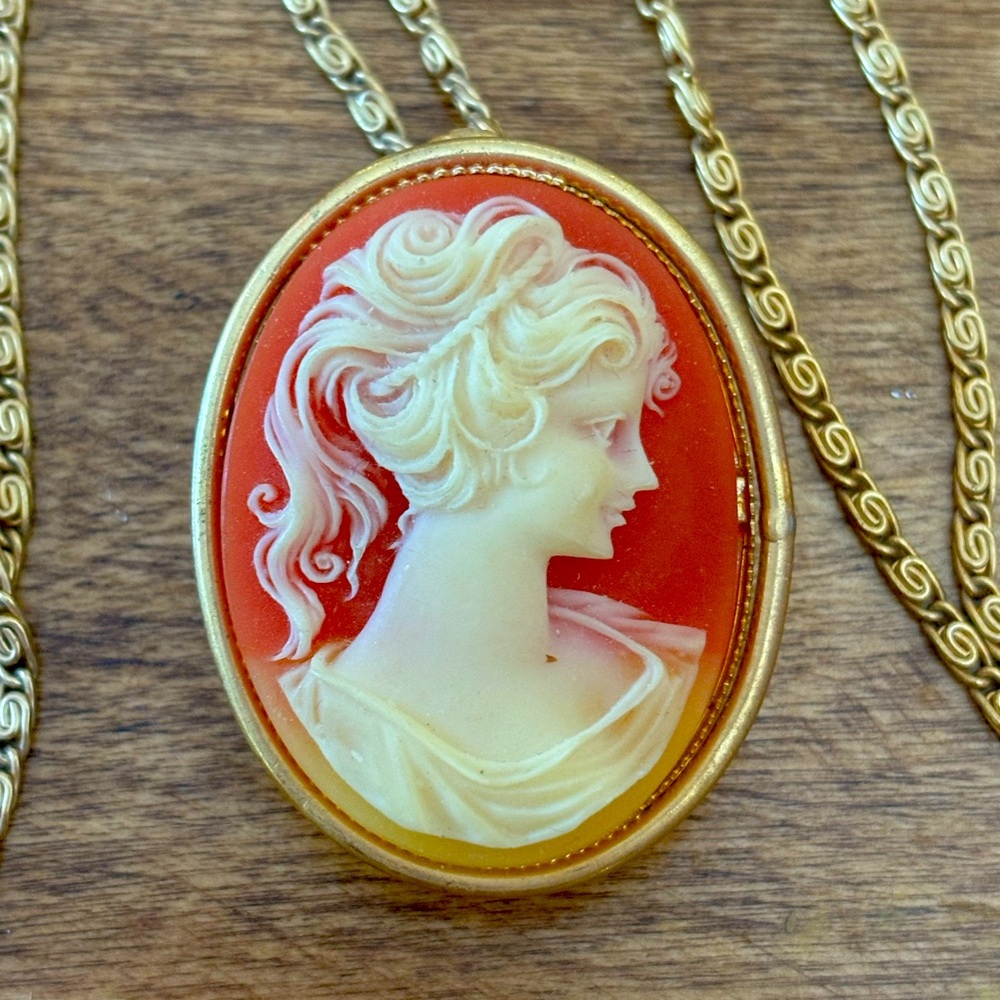 Antique Cameo Brooch Pendant and chain